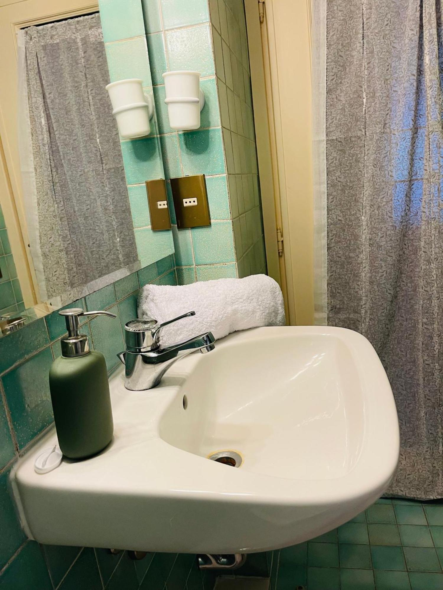 Bed and Breakfast Holiday Colosseum Рим Экстерьер фото