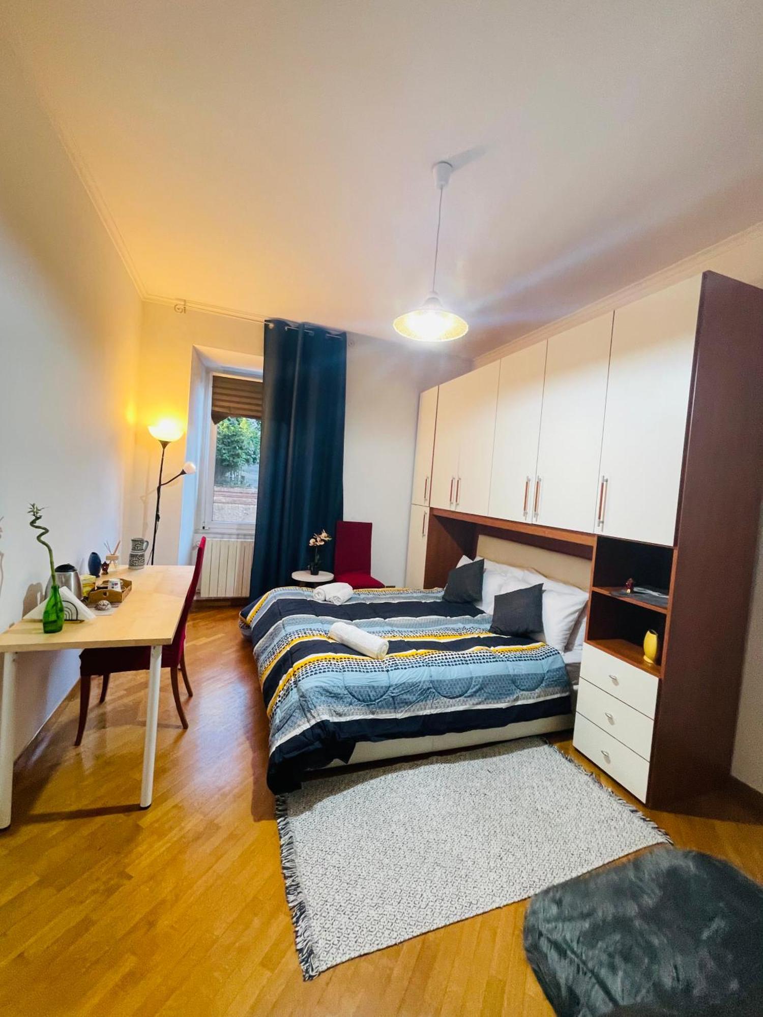 Bed and Breakfast Holiday Colosseum Рим Экстерьер фото